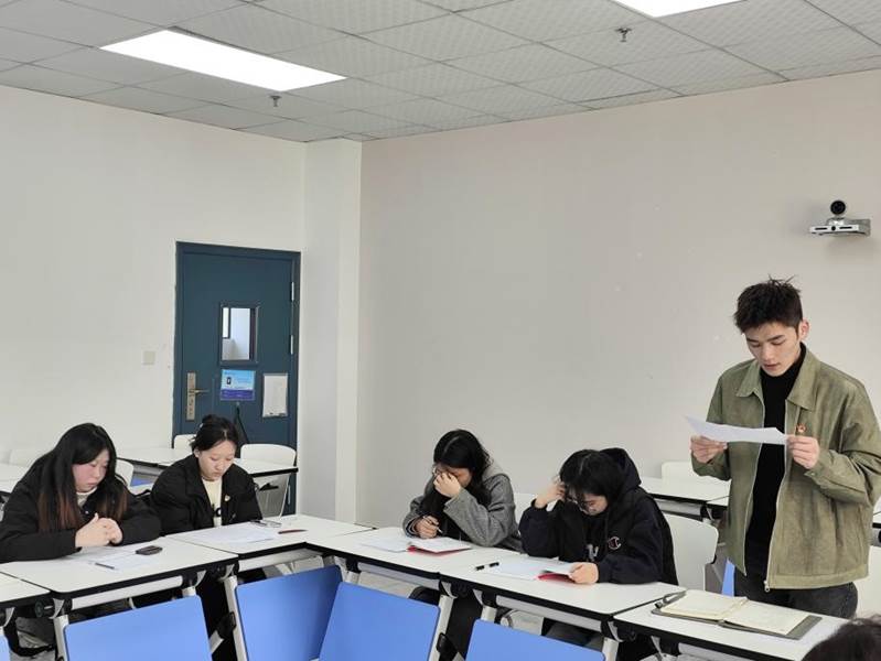 何立自我批评